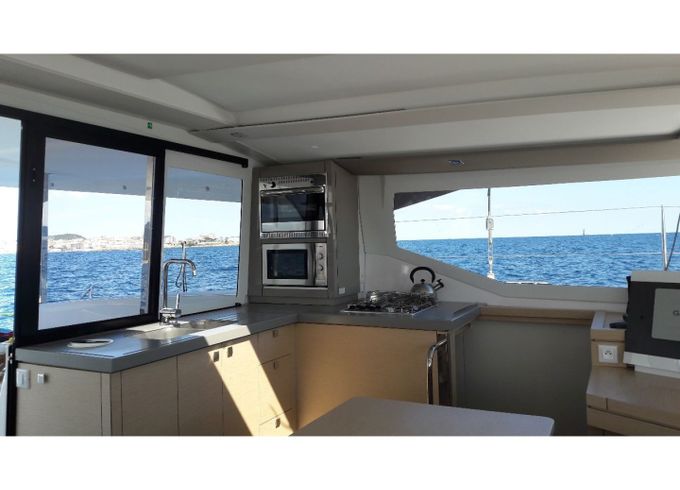 Fountaine Pajot Lucia 40