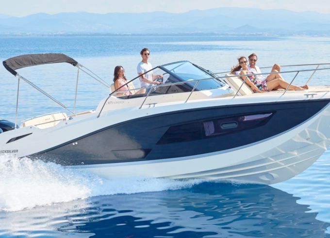 Quicksilver Activ 875 Sundeck