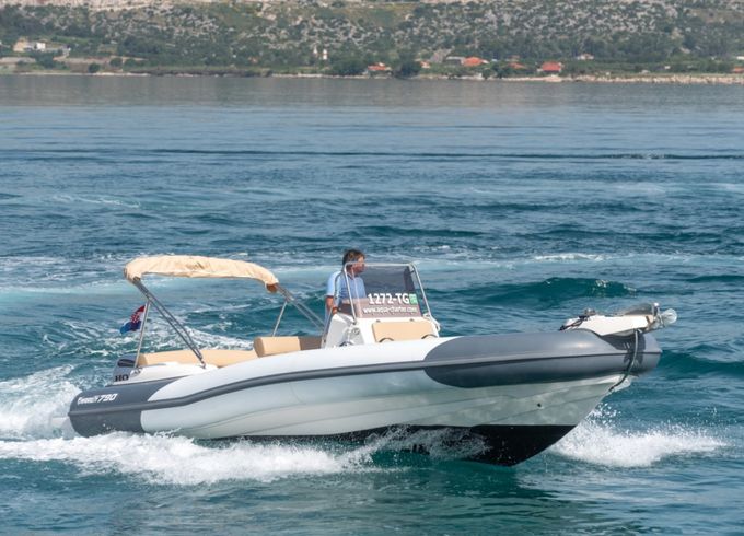 Marlin Boat 790