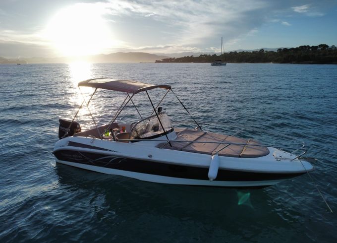 Polyester Yacht Titanium 650