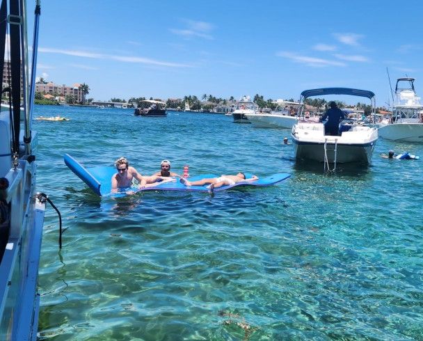 Playbouy Pontoon