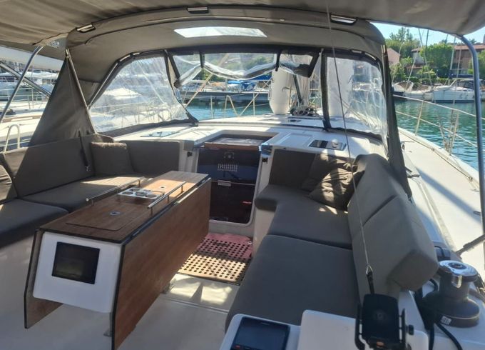 Dufour 530