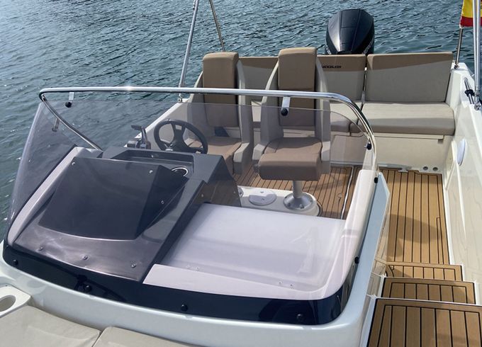 Quicksilver Activ 675 Sundeck
