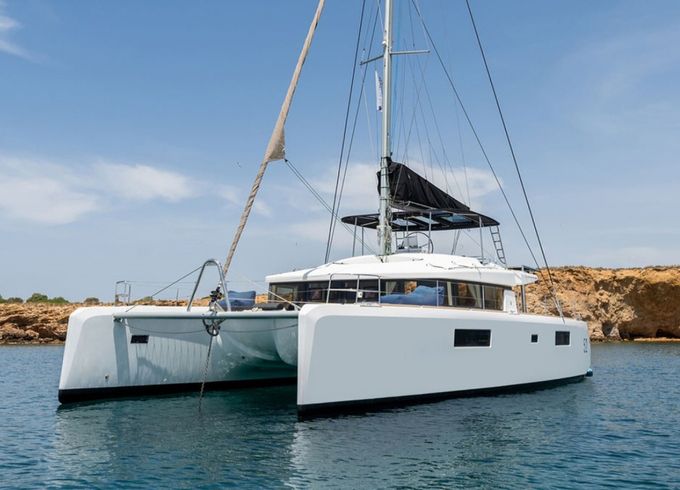 Lagoon 52