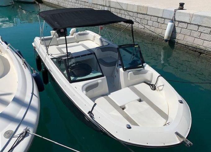 Bayliner E7