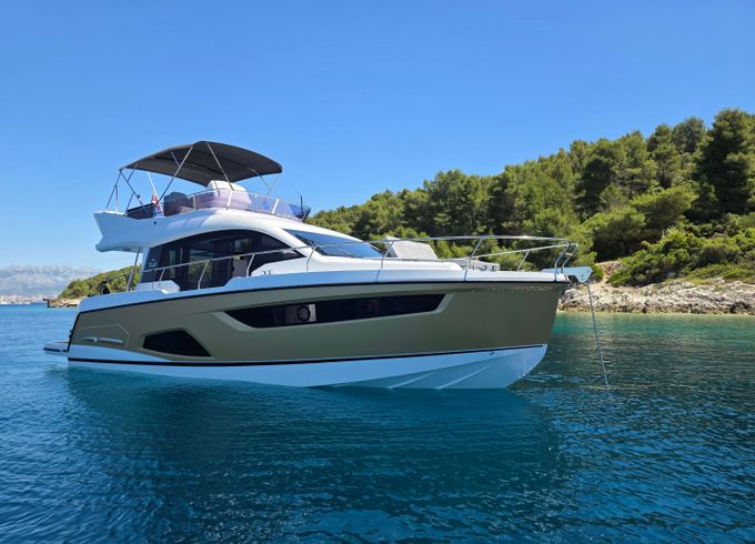 Sealine F430