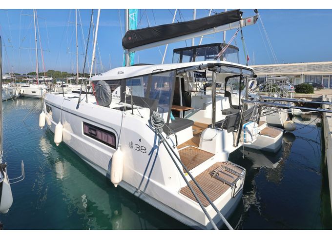 Lagoon 38 OWNER VERSION