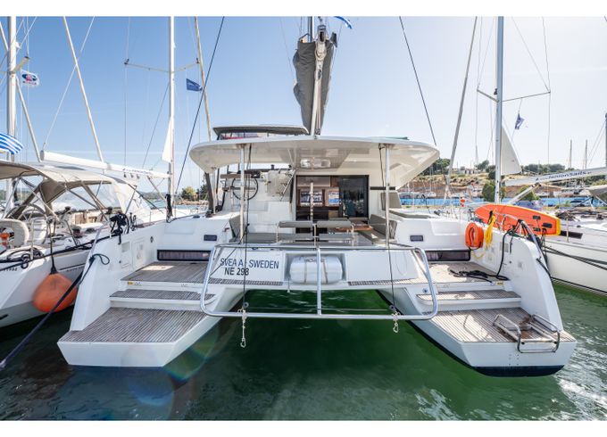 Lagoon 42