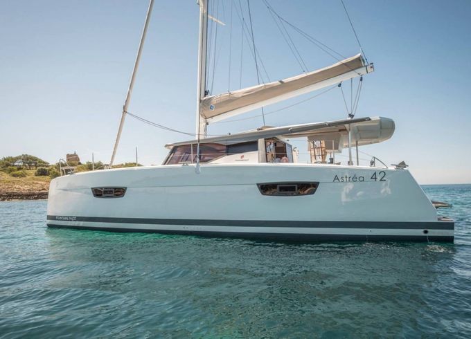 Fountaine Pajot Astrea 42