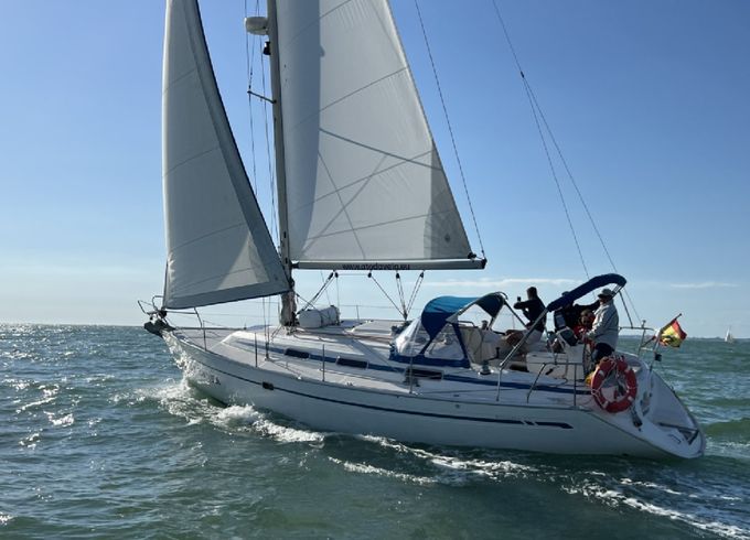 Bavaria 37.2