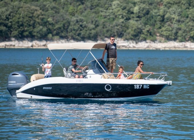 Sessa Marine Key Largo 20 Deck