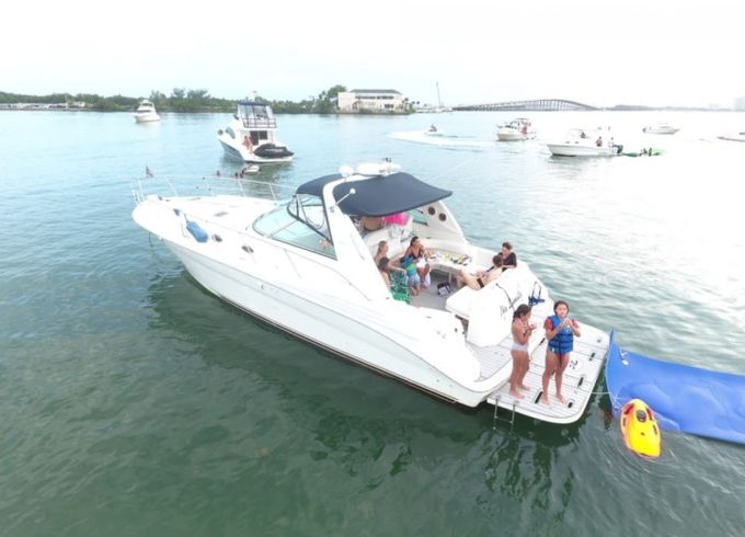 Sea Ray 410 Express Cruiser