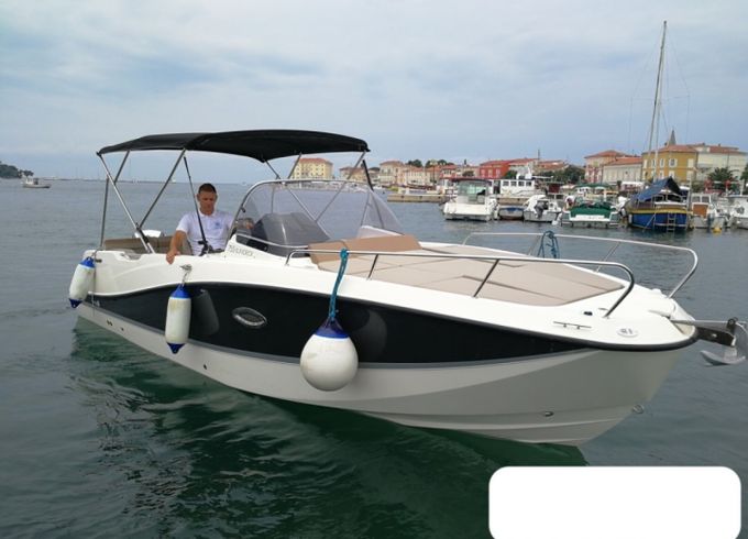 Quicksilver Activ 755 Sundeck