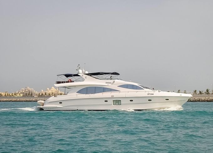 Majesty Yachts 88 FEET