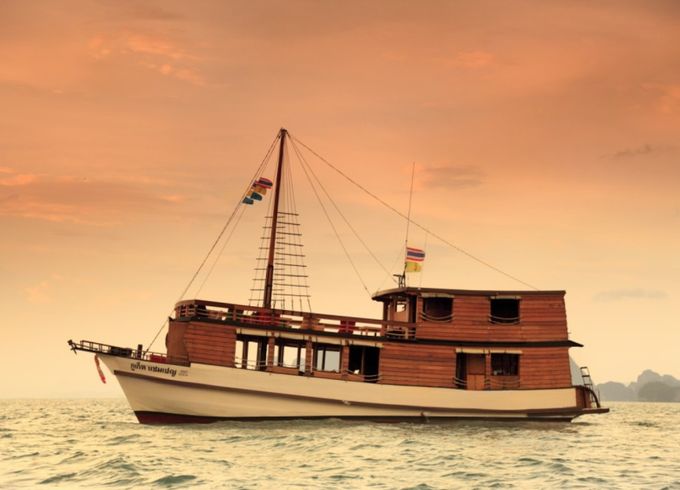 MV Phuket Champagne