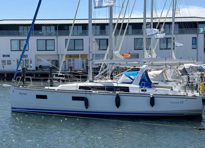 Bénéteau Oceanis 38