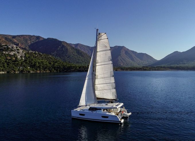Fountaine Pajot Lucia 40