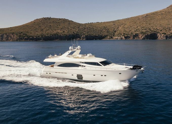 Ferretti Yachts 830 Flybridge