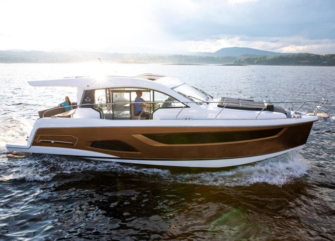 Sealine C390