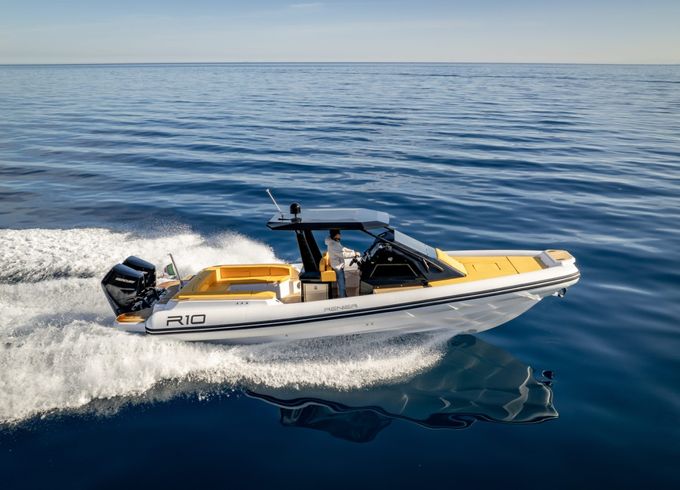 Renier R10 Cabin Tourer