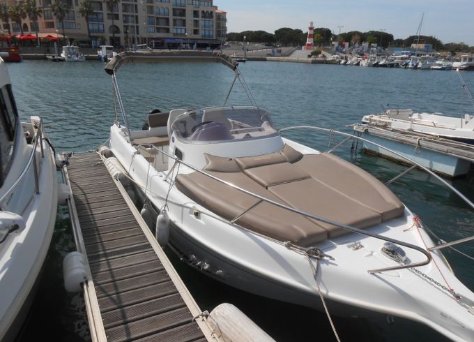 B2 Marine 672 Sun Deck