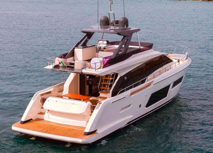 Ferretti 670