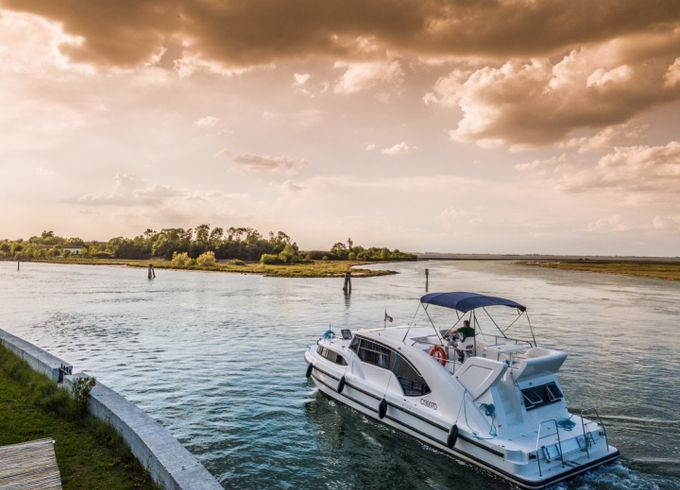 Houseboat Holidays Italia Minuetto 8+
