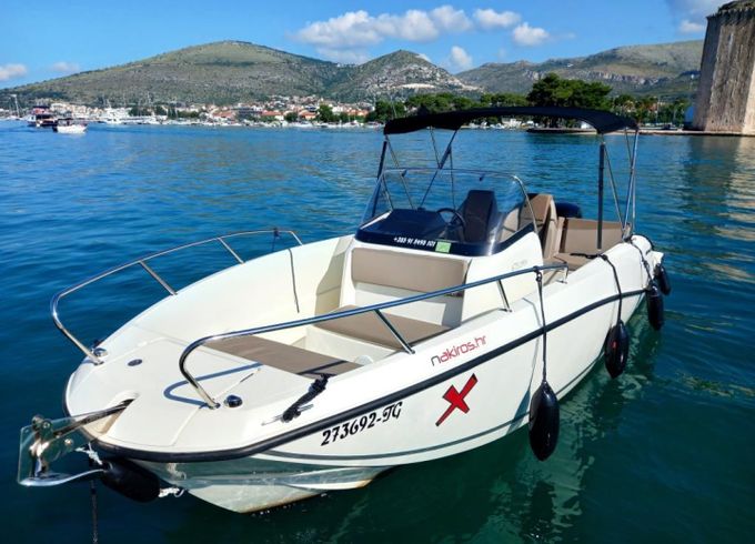 Quicksilver Activ 675 Open
