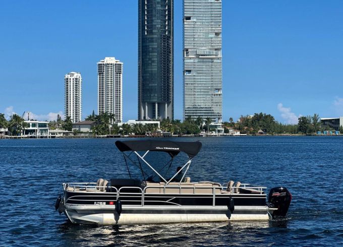Sun Tracker 22 Fishing Barge DJX