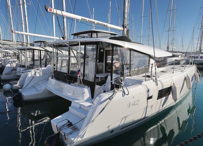 Lagoon 42