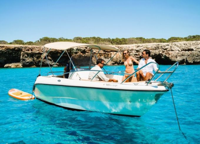 Polyester Yacht Open 605