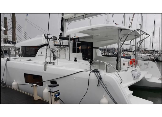 Lagoon 42