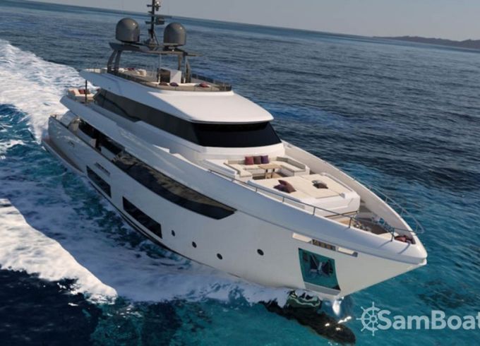 Ferretti 33.00 metres (108' 3")