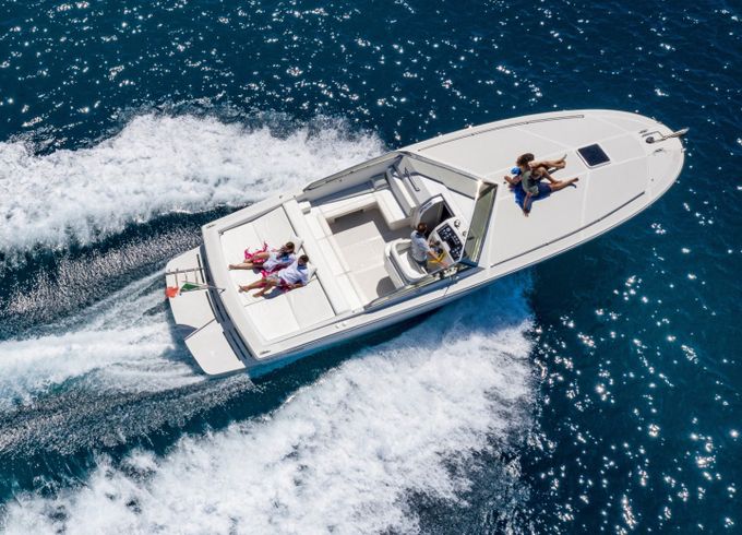 Tornado 38 Flush Deck