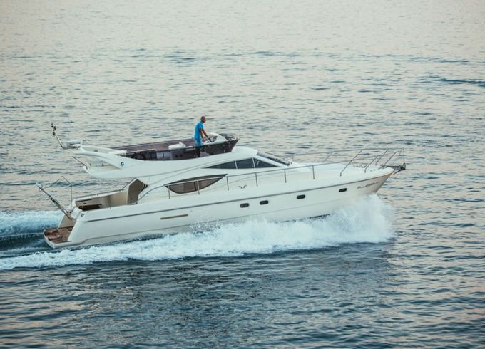 Ferretti Yachts 460i