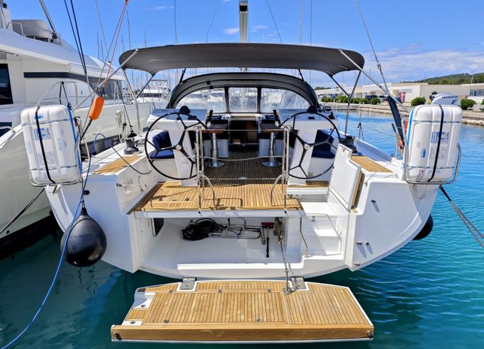 Hanse 548