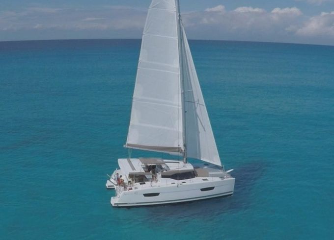 Fountaine Pajot Lucia 40