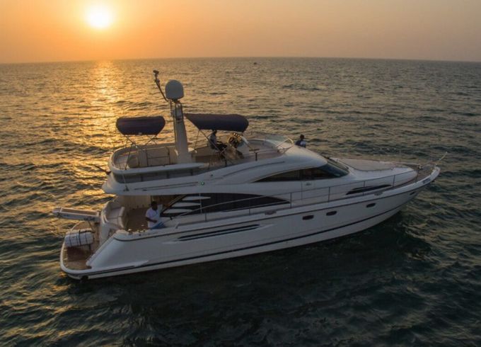 Fairline 64 FEET