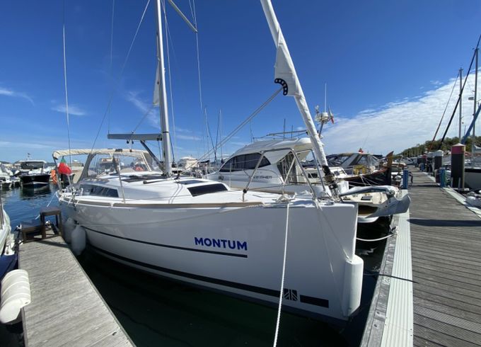 Dufour 360