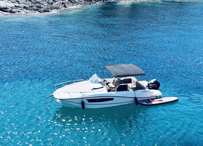 Quicksilver Activ 755 Sundeck