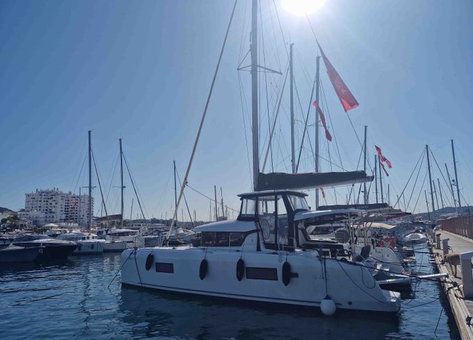 Lagoon 42