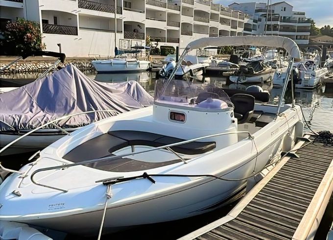 B2 Marine Cap Ferret 650 Open