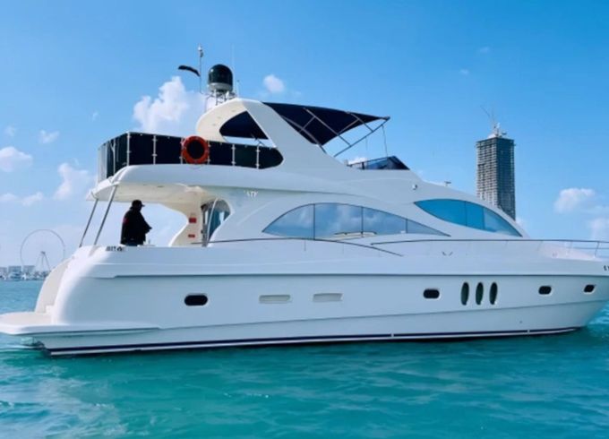 Majesty Yachts 70