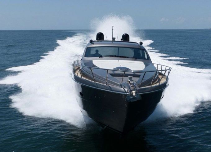 Pershing 64