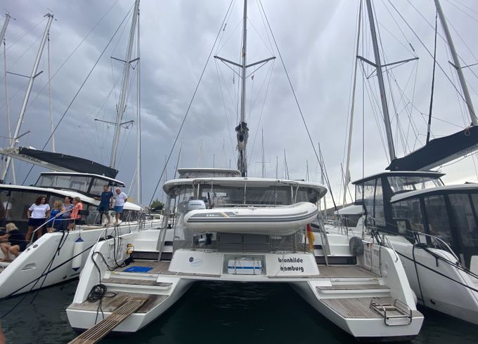Lagoon 42