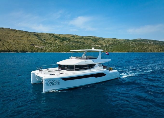 Leopard Catamarans / Robertson & Caine Leopard 53 - OW