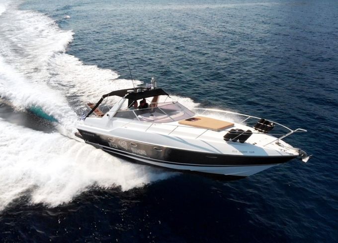Sunseeker Martinique