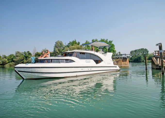 Houseboat Holidays Italia Minuetto 6+