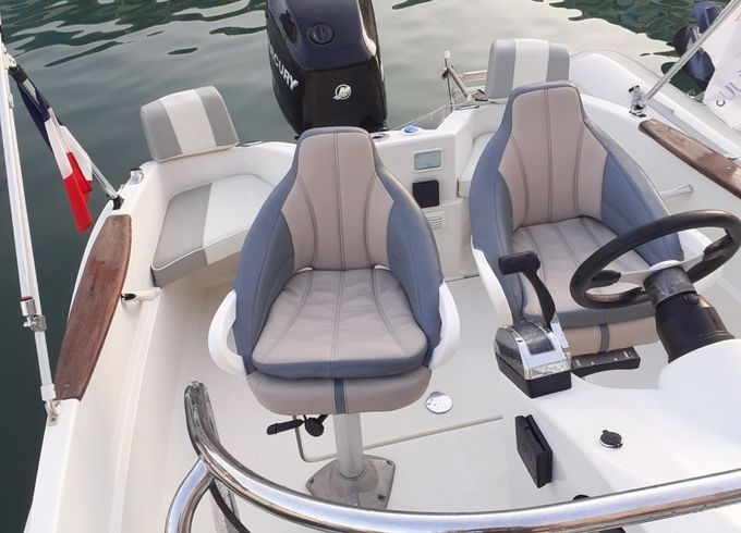 Quicksilver 555 Commander