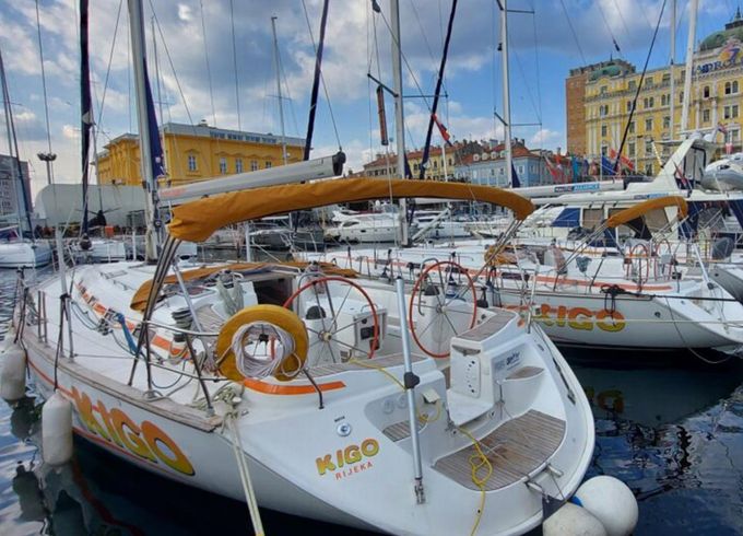Bavaria 44